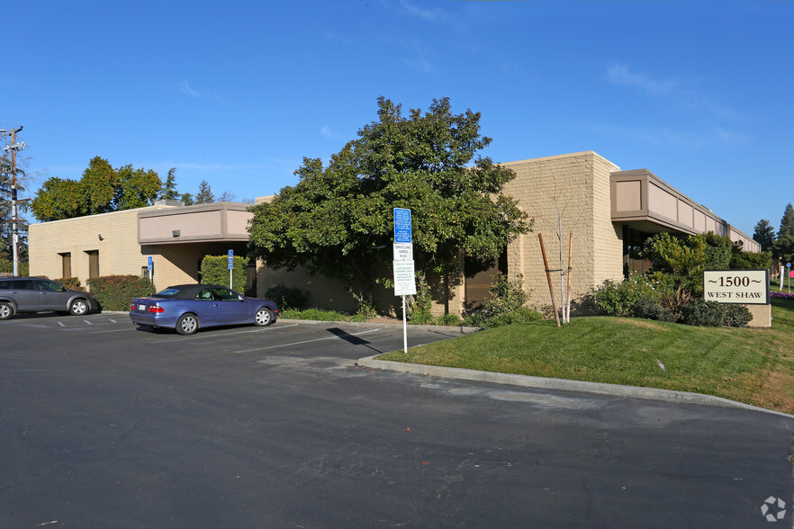 1500 W Shaw Ave, Fresno, CA à louer - Photo principale – Image 1 sur 17
