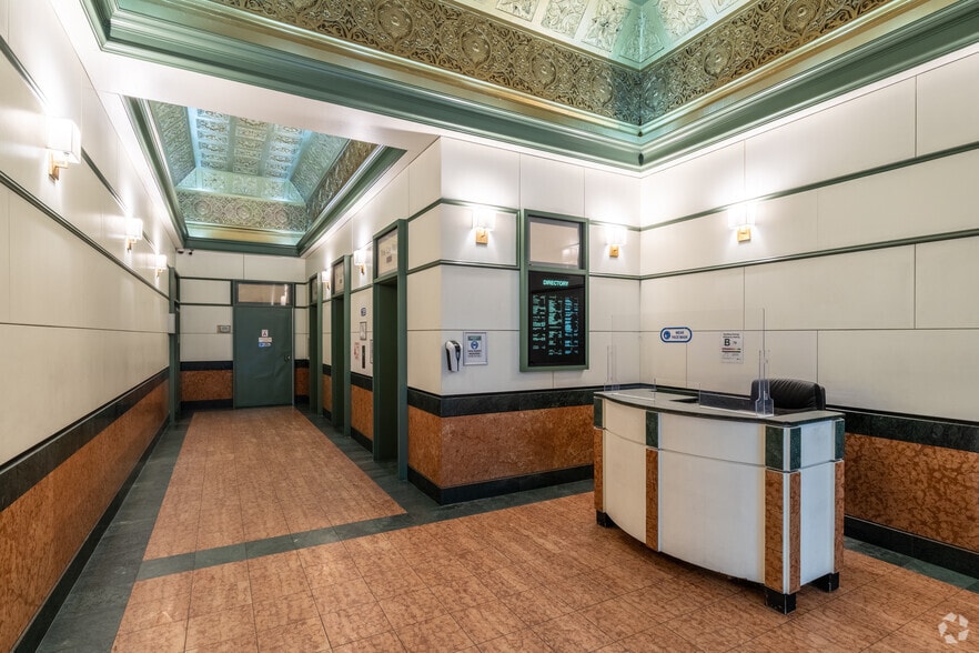 49 W 37th St, New York, NY à louer - Hall d’entrée – Image 3 sur 8