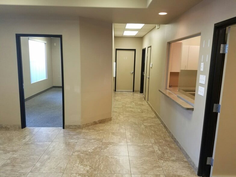 220 E Horizon Dr, Henderson, NV à louer - Photo intérieure – Image 3 sur 37