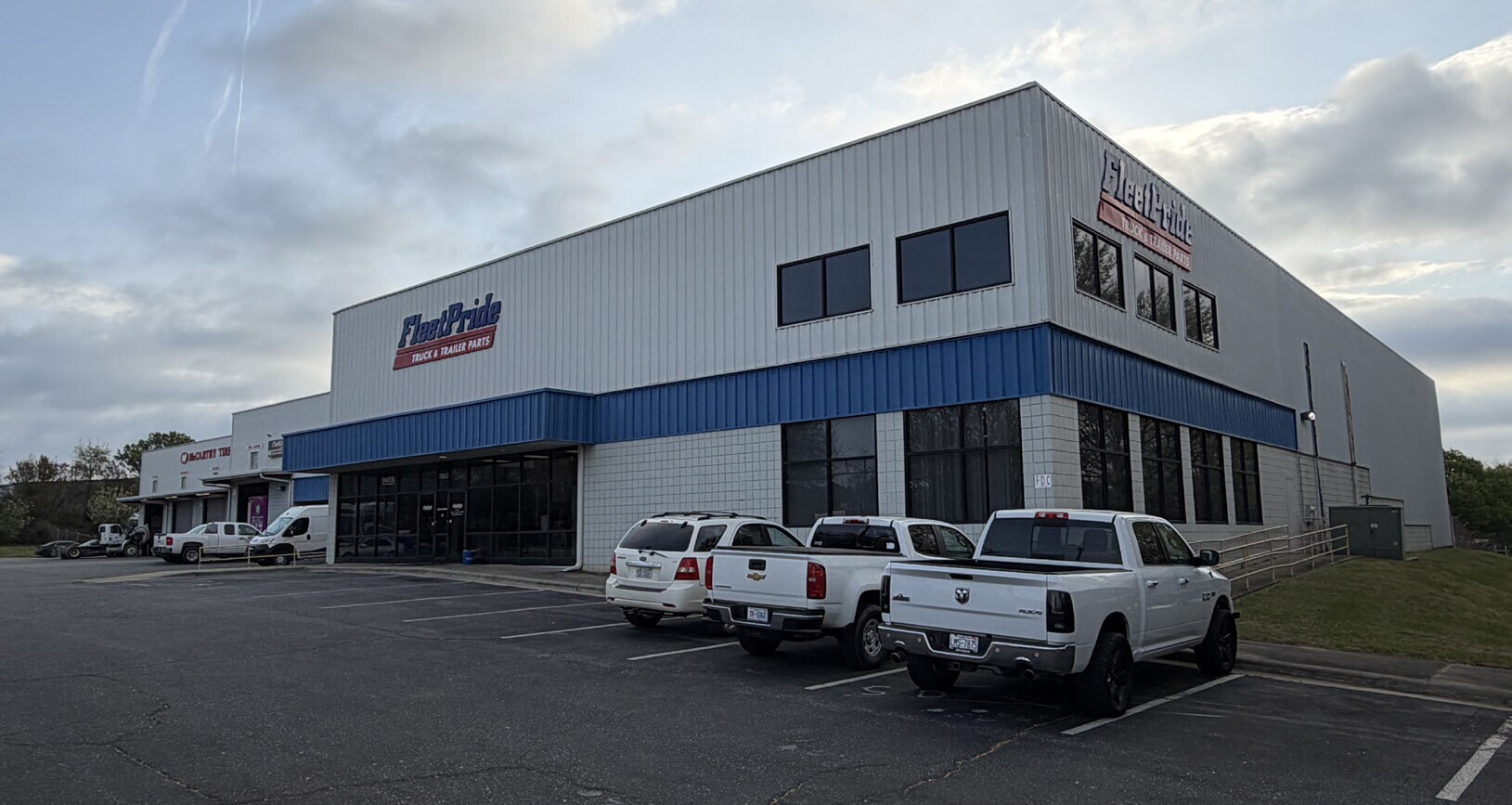 7603 Boeing Dr, Greensboro, NC à vendre Photo principale– Image 1 sur 9
