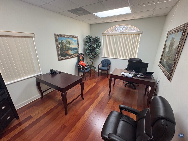 199 S Wickham Rd, West Melbourne, FL à louer - Photo de l’immeuble – Image 3 sur 6