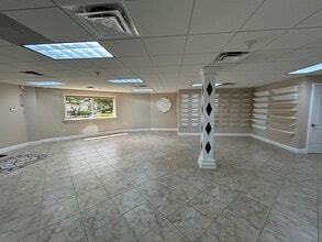 2301 NW 33rd Ct, Pompano Beach, FL à louer Hall d’entrée– Image 2 sur 12