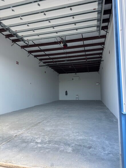 16701 Cave Cove, 407, Fort Myers, FL à vendre - Photo intérieure – Image 3 sur 5