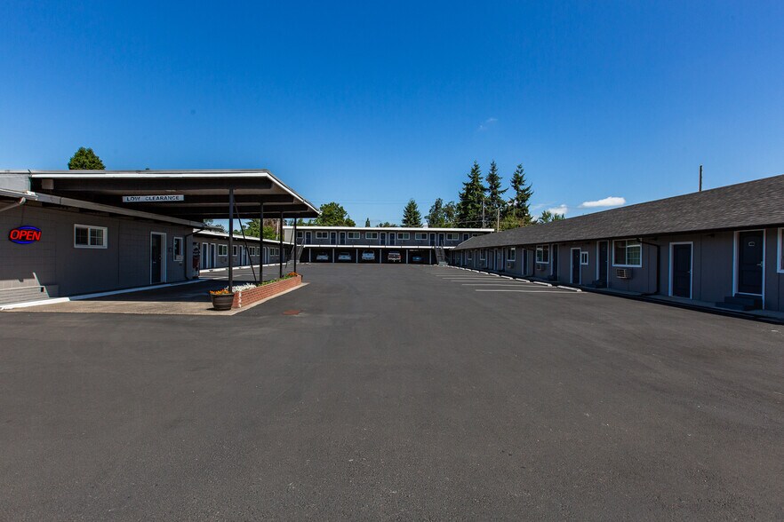 1152 Main St, Springfield, OR à vendre - Photo de l’immeuble – Image 3 sur 50