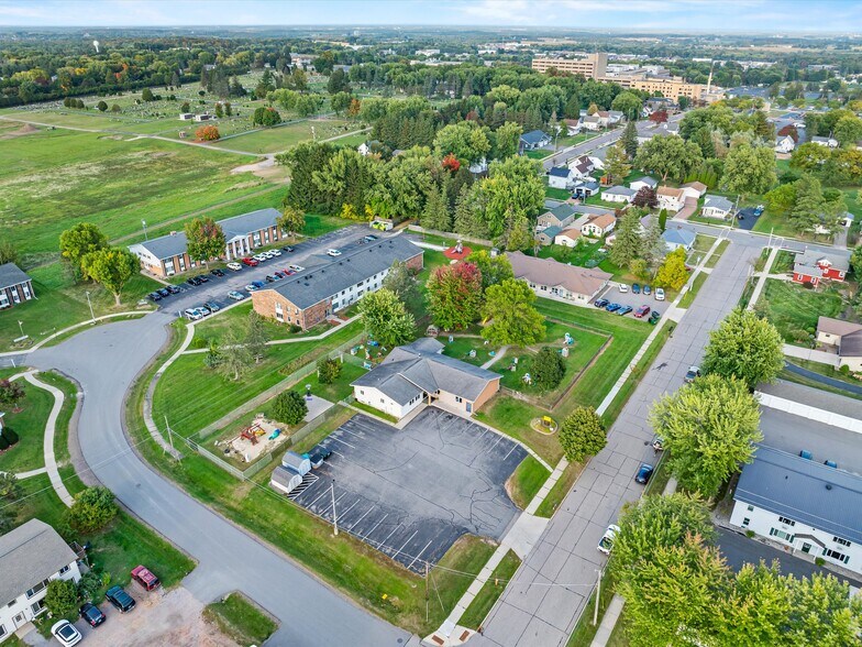 1017 Laurel St, Marshfield, WI à vendre - Photo de l’immeuble – Image 2 sur 43