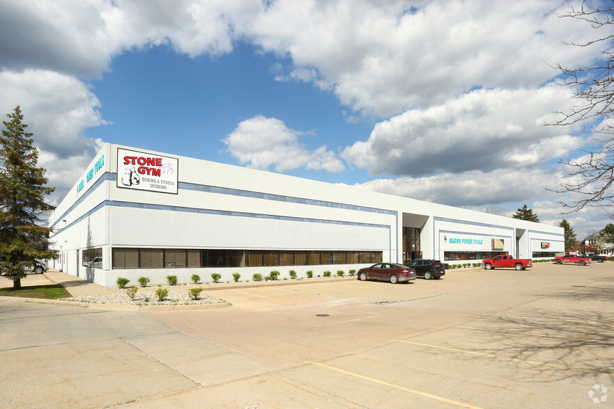 7181-7207 Grand River Rd, Brighton, MI à louer - Photo de l’immeuble – Image 1 sur 7