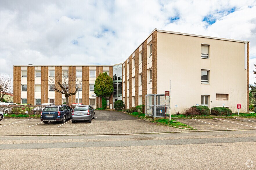 136 Chemin Du Moulin Carron, Écully à louer - Photo de l’immeuble – Image 2 sur 16