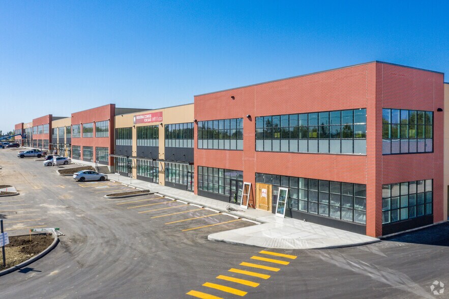 5035-5075 11 St SE, Calgary, AB à vendre - Photo de l’immeuble – Image 1 sur 6