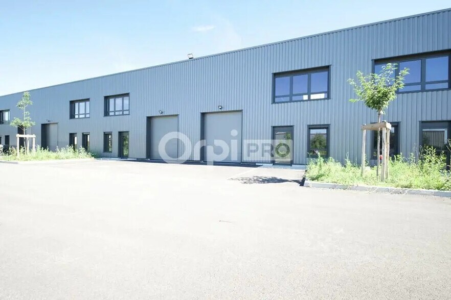 225 B Avenue Des Marronniers, Bourgoin-Jallieu à louer - Photo de l’immeuble – Image 2 sur 9