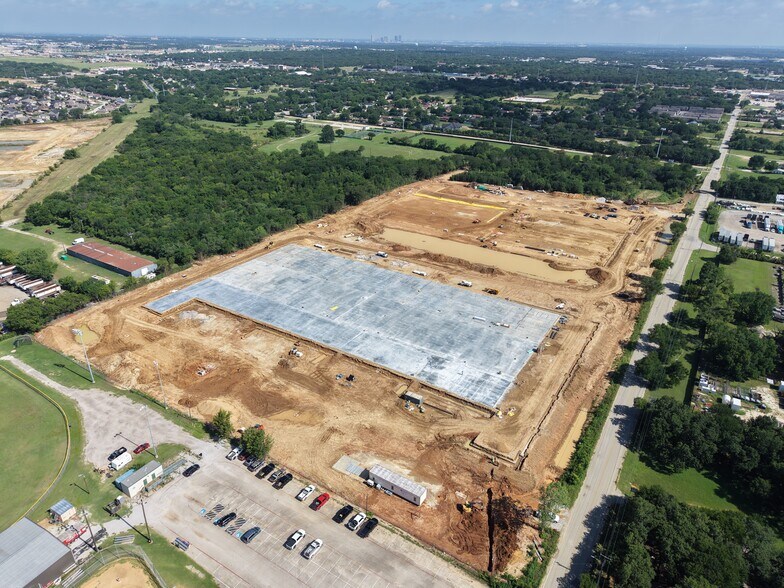 7100 Anglin Dr, Forest Hill, TX à vendre - Photo de l’immeuble – Image 2 sur 6
