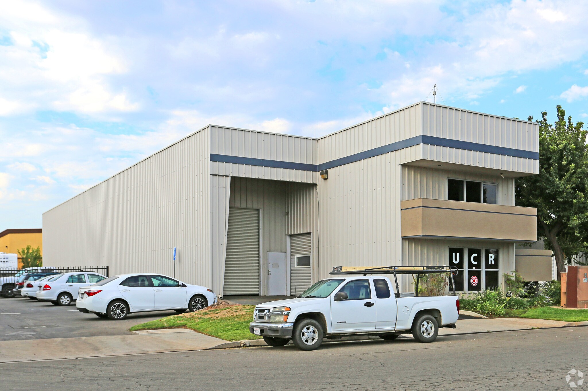 497 W Bedford Ave, Fresno, CA à louer Photo principale– Image 1 sur 4