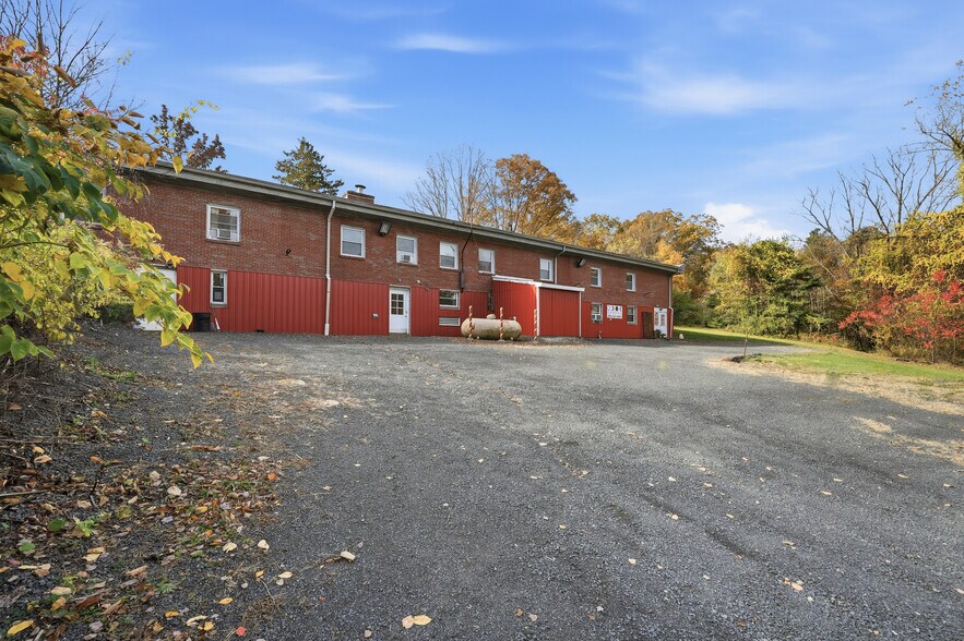 46 Main Rd, Montgomery, MA à vendre - Photo de l’immeuble – Image 3 sur 20