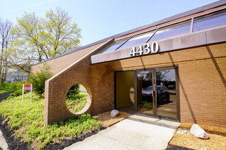 4430-4438 Carver Woods Dr, Blue Ash, OH à vendre Photo de l’immeuble– Image 1 sur 14