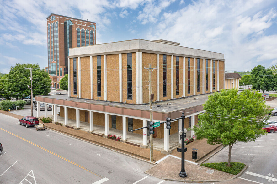 120 E Main St, Murfreesboro, TN à louer - Photo de l’immeuble – Image 2 sur 11