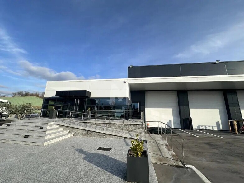 Bureau dans Étréchy à louer - Photo de l’immeuble – Image 2 sur 14