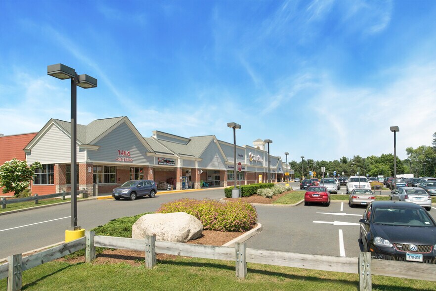 11 E High St, East Hampton, CT à louer - Photo de l’immeuble – Image 2 sur 4