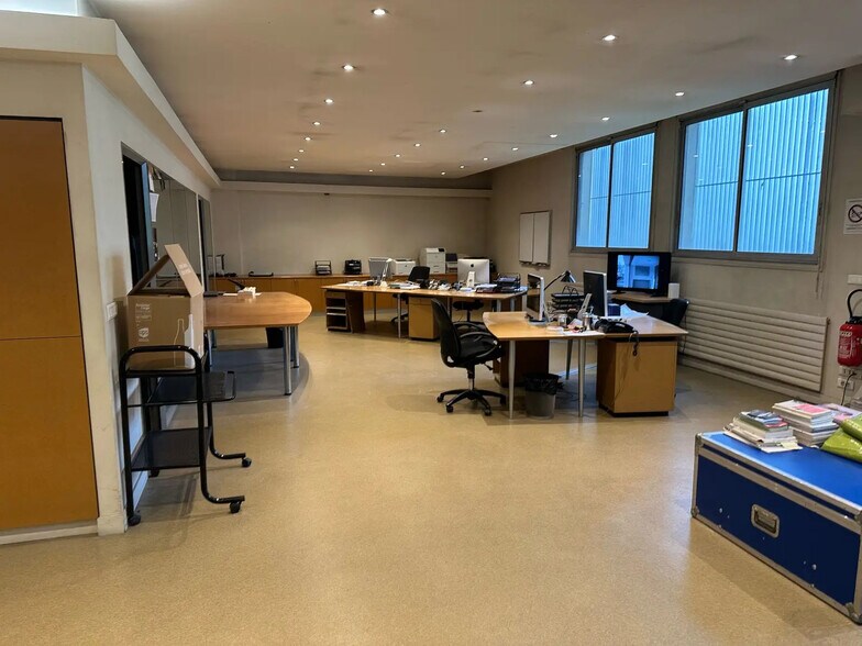 Bureau dans Paris à vendre - Photo de l’immeuble – Image 2 sur 10