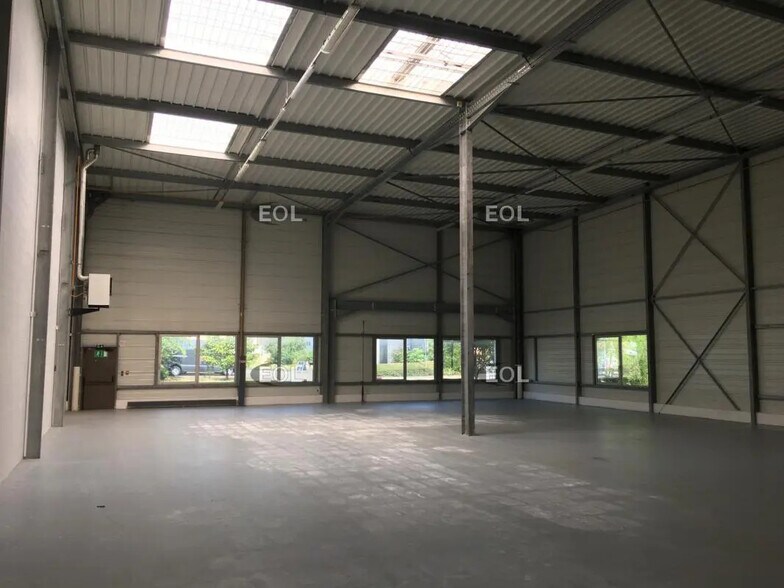 Local d’activités dans Le Blanc-Mesnil à louer - Photo de l’immeuble – Image 2 sur 4