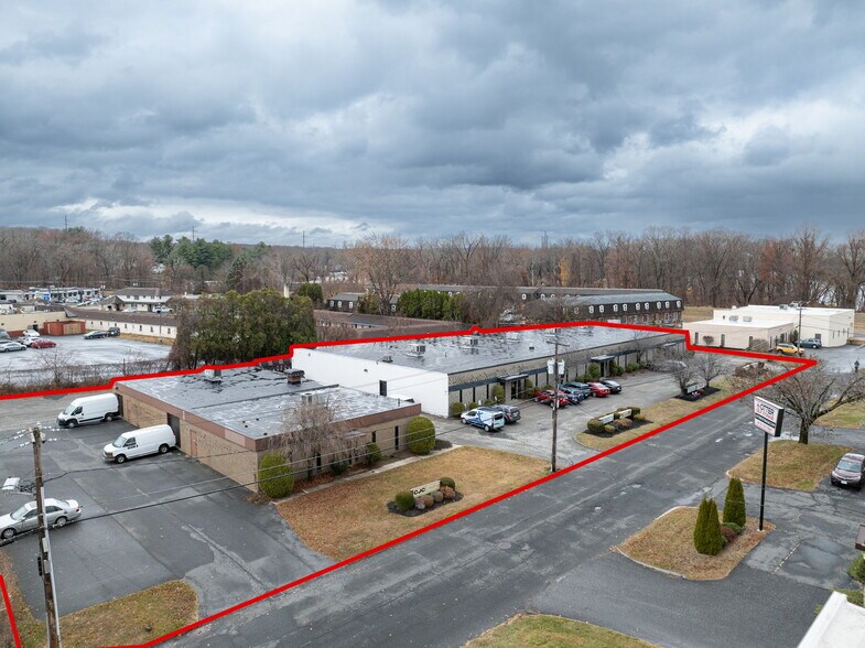 136-150 Doty Cir, West Springfield, MA à louer - Photo de l’immeuble – Image 2 sur 11
