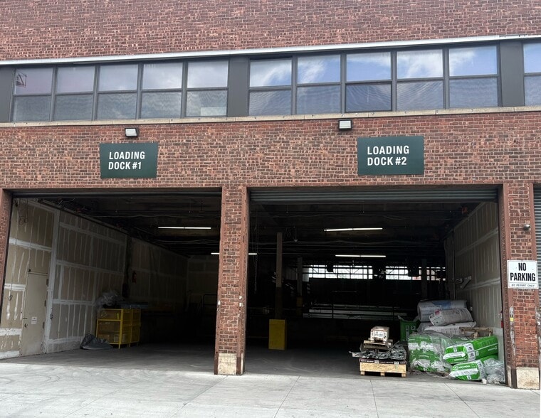 49-29 30th Pl, Long Island City, NY à louer - Photo de l’immeuble – Image 2 sur 4