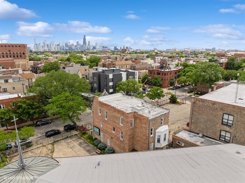 2501 W Thomas St, Chicago, IL à vendre - Photo de l’immeuble – Image 2 sur 8