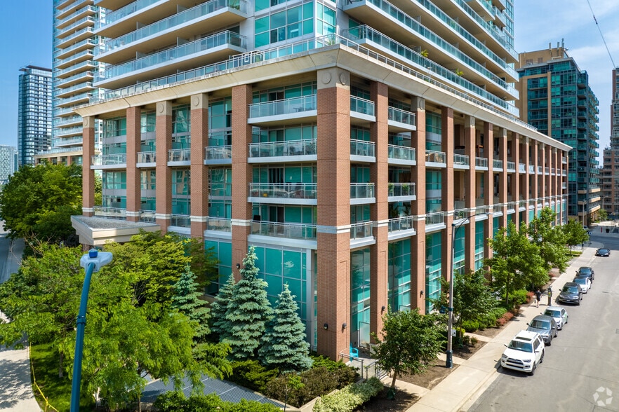 100 Western Battery Rd, Toronto, ON à louer - Photo de l’immeuble – Image 3 sur 8