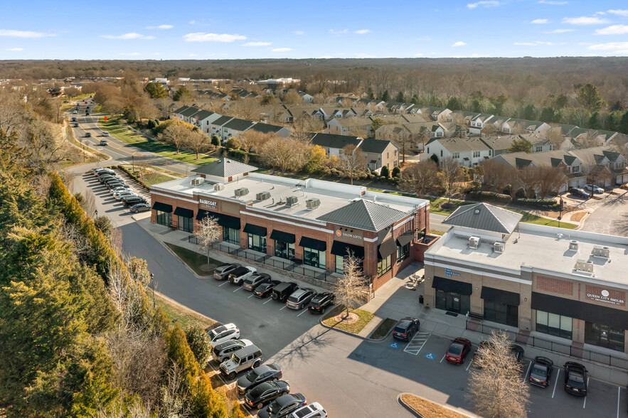 9208 Ardrey Kell Rd, Charlotte, NC à vendre - Photo de l’immeuble – Image 3 sur 5