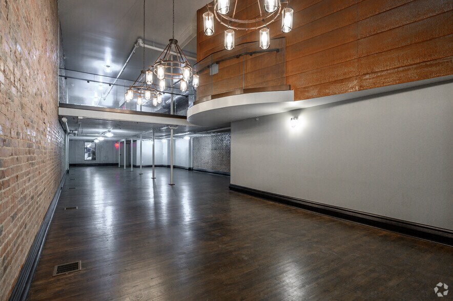 907 Houston St, Fort Worth, TX à vendre - Photo intérieure – Image 3 sur 30