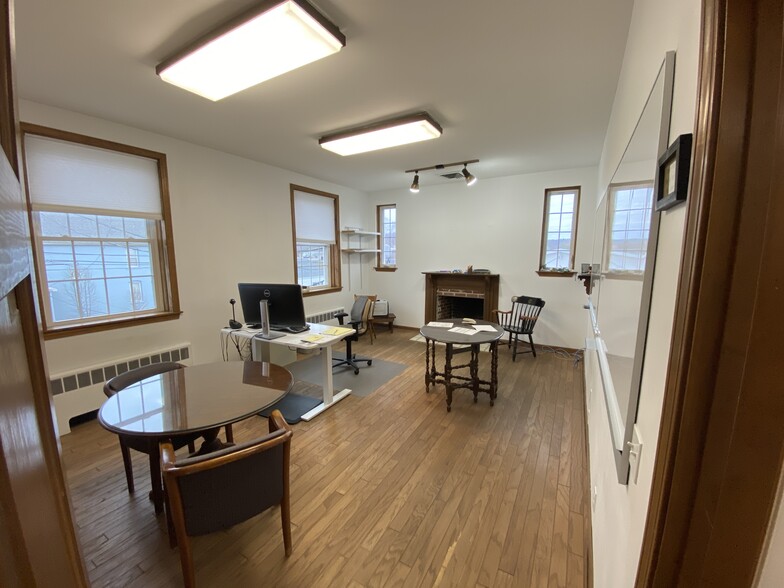 675 Oakwood Ave, West Hartford, CT à louer - Photo intérieure – Image 3 sur 7