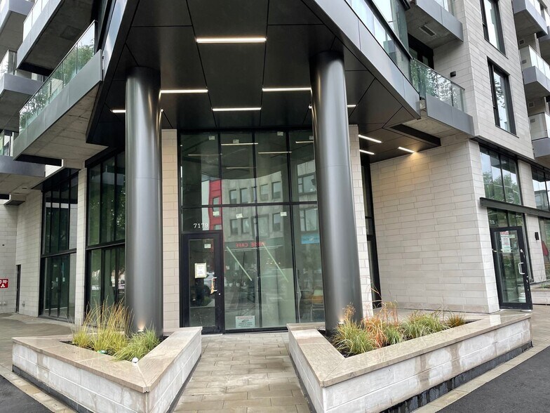 7179-7181 Boul Saint-Laurent, Montréal, QC à vendre - Photo de l’immeuble – Image 2 sur 6