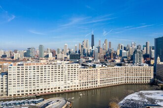 600 W Chicago Ave, Chicago, IL - VUE AÉRIENNE  vue de carte - Image1