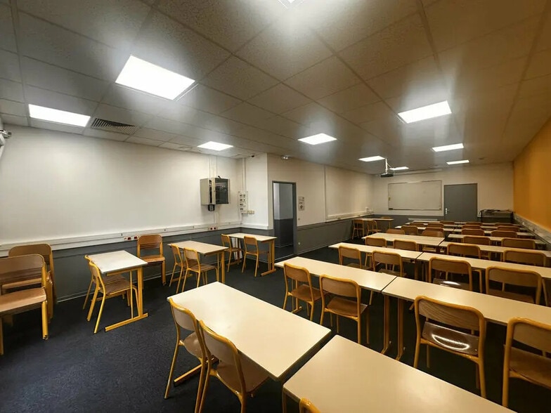 Bureau dans Strasbourg à louer - Photo de l’immeuble – Image 2 sur 8