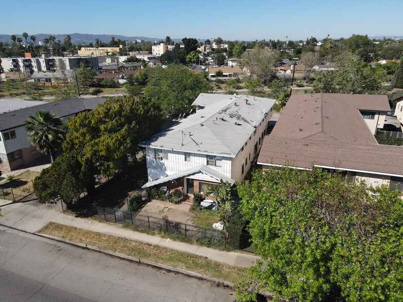 6853 Fulton Ave, North Hollywood, CA à vendre - Photo de l’immeuble – Image 2 sur 8