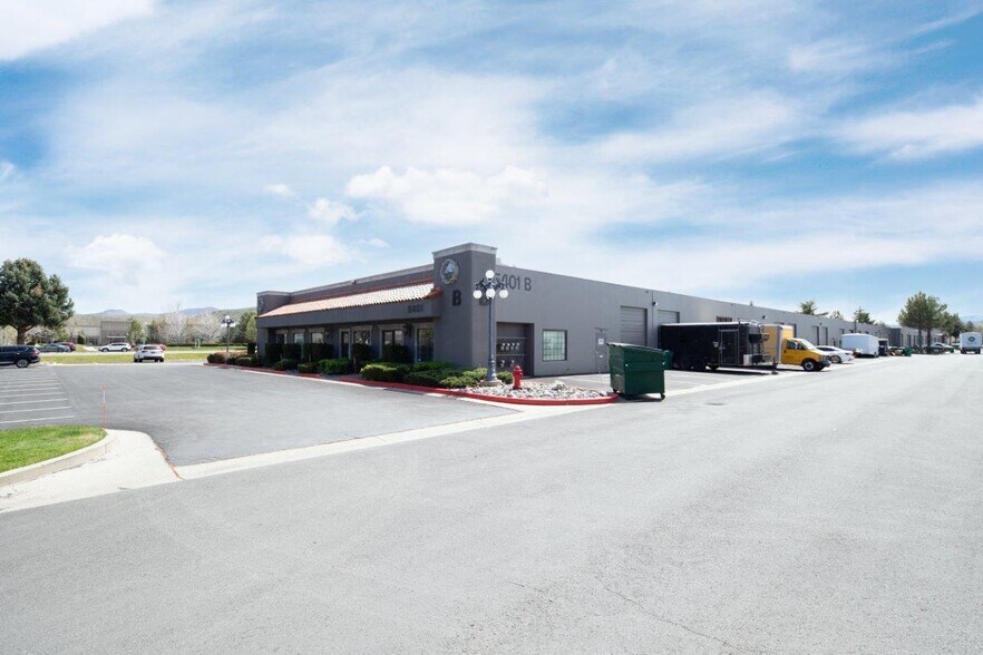 5401 Longley Ln, Reno, NV à louer - Photo de l’immeuble – Image 3 sur 14