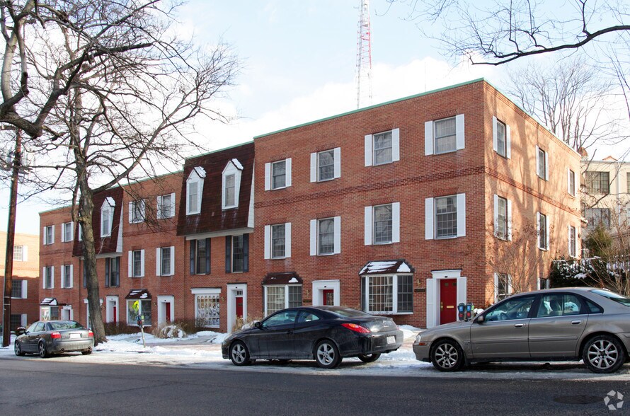 4545 42nd St NW, Washington, DC à louer - Photo de l’immeuble – Image 1 sur 5