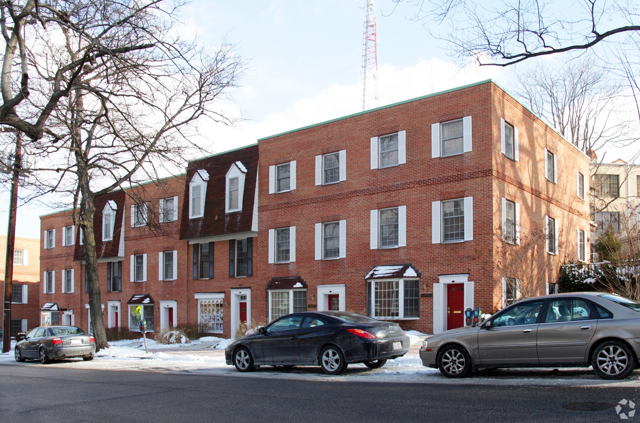 4545 42nd St NW, Washington, DC à louer Photo de l’immeuble– Image 1 sur 6