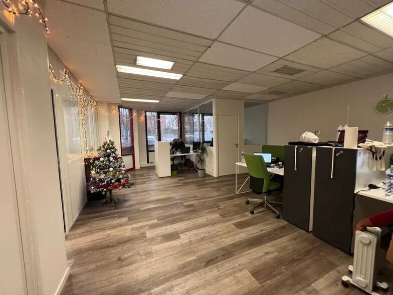 69 Rue De La Belle Etoile, Roissy-en-France à louer - Photo de l’immeuble – Image 3 sur 9