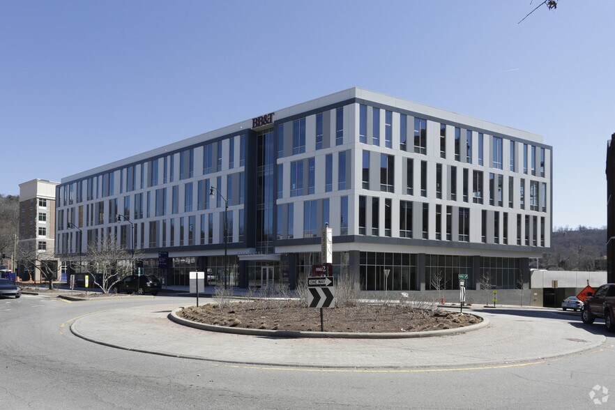 301 College St, Asheville, NC à louer - Photo de l’immeuble – Image 2 sur 12