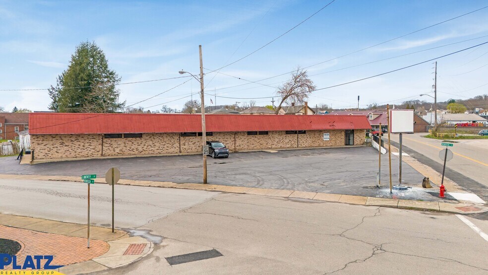 125 E Taggart St, East Palestine, OH à vendre - Photo de l’immeuble – Image 1 sur 10