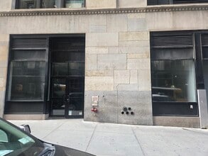 225 Broadway, New York, NY à louer Photo intérieure– Image 1 sur 4