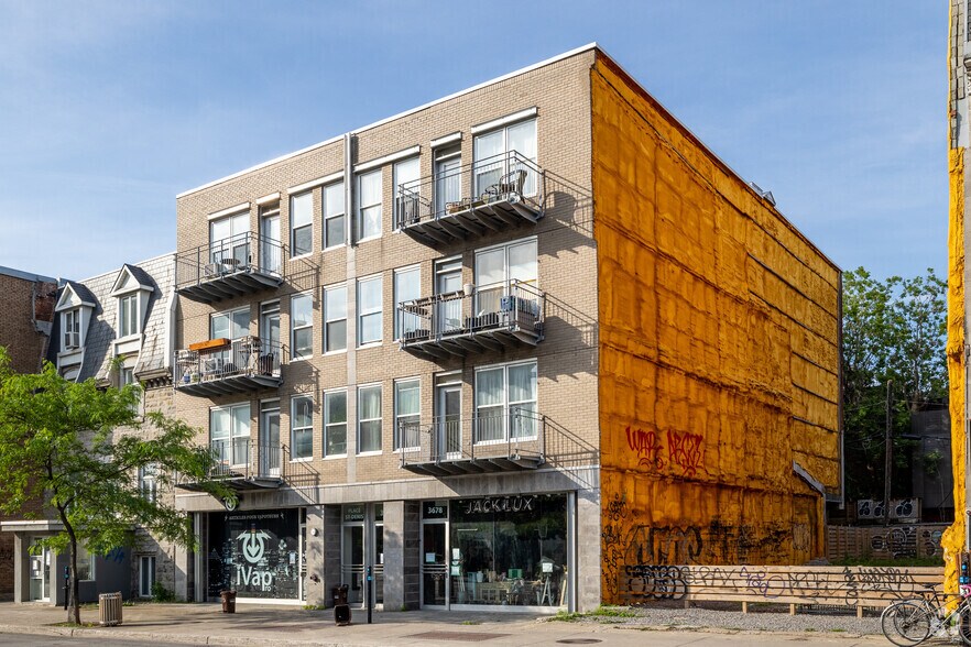 3674 Rue Saint-Denis, Montréal, QC à louer - Photo principale – Image 1 sur 7