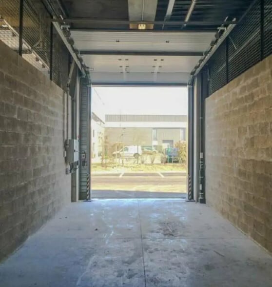 Local d’activités dans Bailly-Romainvilliers à louer - Photo de l’immeuble – Image 2 sur 5