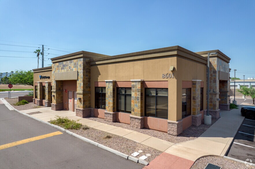 8601 S Priest Dr, Tempe, AZ à vendre - Photo de l’immeuble – Image 3 sur 14