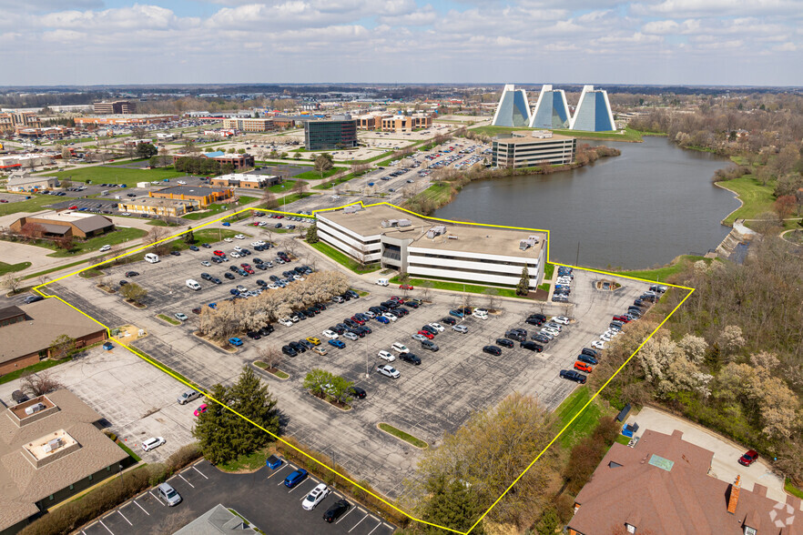 8777 Purdue Rd, Indianapolis, IN à louer - Aérien – Image 2 sur 21