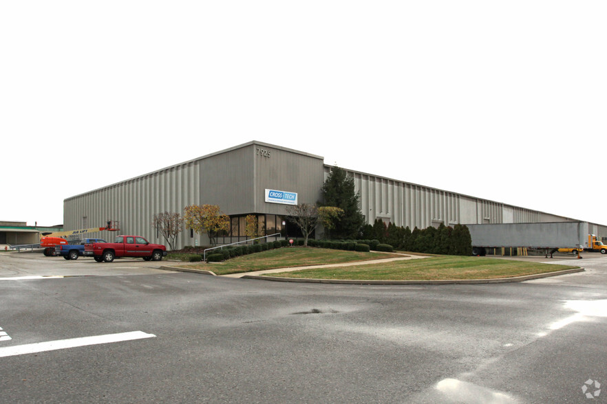 7925 National Tpke, Louisville, KY à louer - Photo principale – Image 1 sur 6