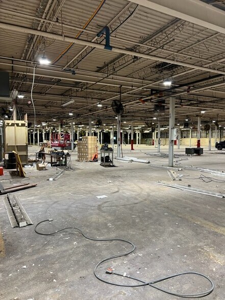 400 Myron St, Youngstown, OH à louer - Photo de l’immeuble – Image 3 sur 19