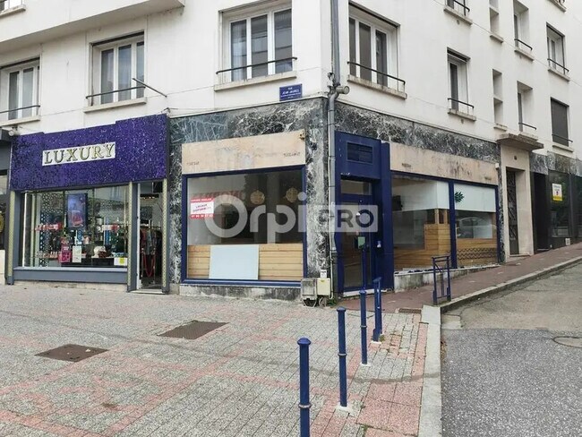 Plus de détails pour Local commercial à louer