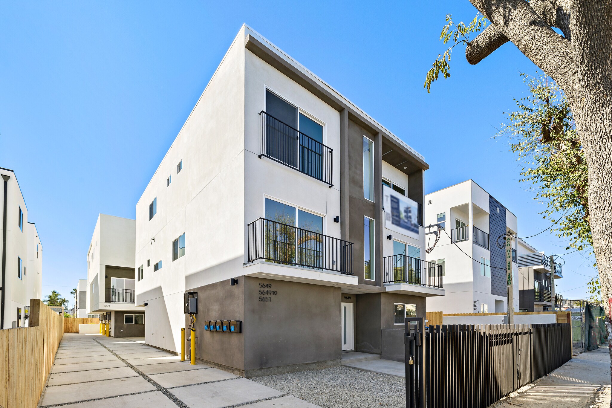 5651 Case Ave, North Hollywood, CA à vendre Photo principale– Image 1 sur 39