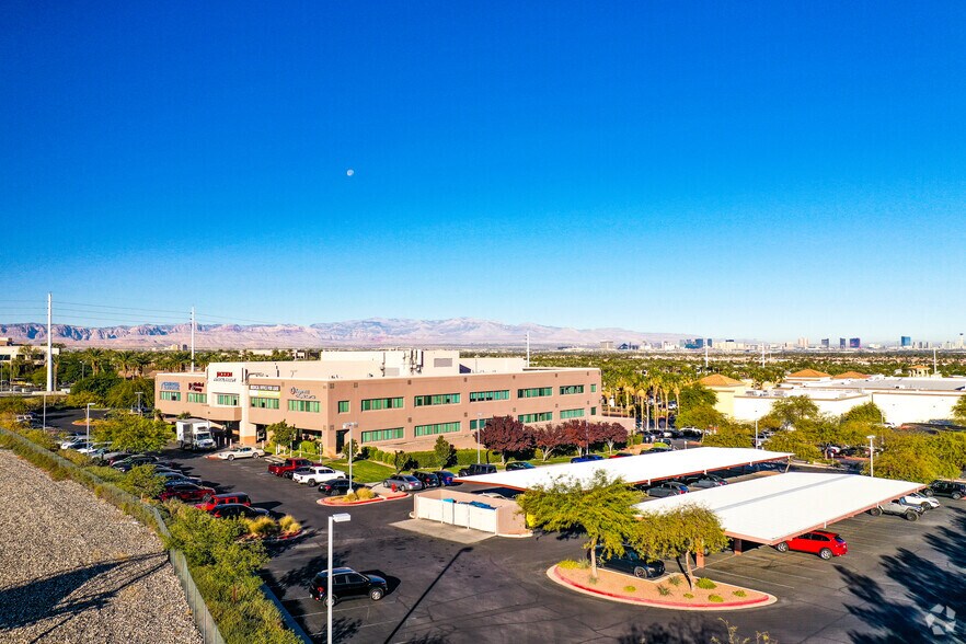 100 N Green Valley Pky, Henderson, NV à louer - Photo de l’immeuble – Image 3 sur 4