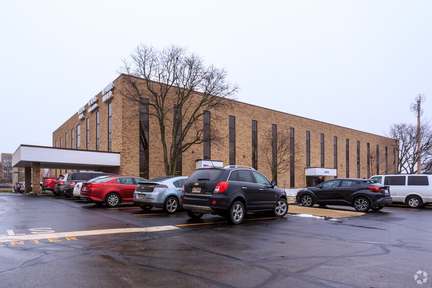 9245 N Meridian St, Indianapolis, IN à louer - Photo de l’immeuble – Image 2 sur 9